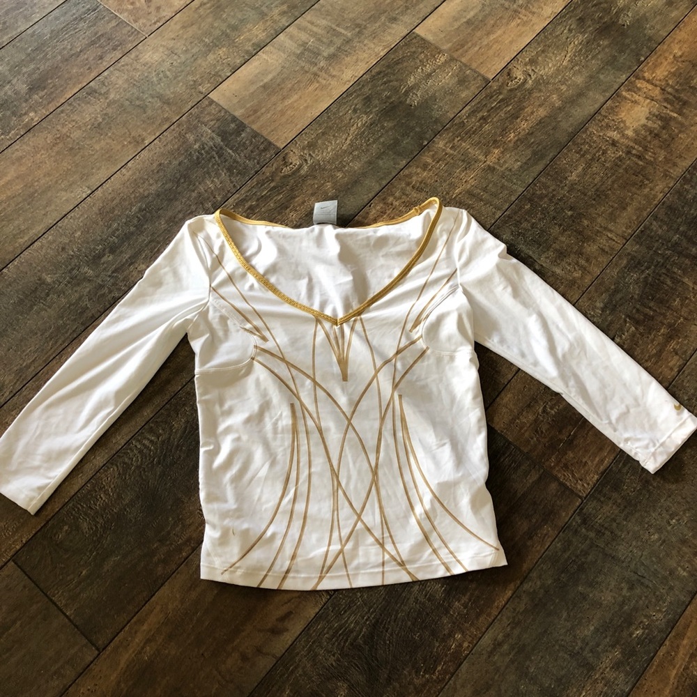 Nike active top size small